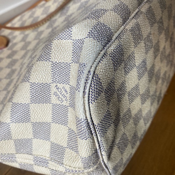 (SOLD). Authentic Louis Vuitton Neverfull MM Azur - Picture 7 of 12